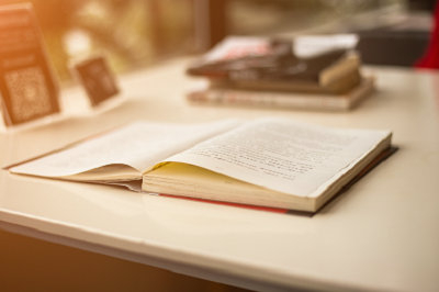 经济法学在职研究生学习费用是多少？