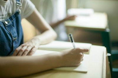 攻读外经济贸易大学在职研究生限制专业吗？