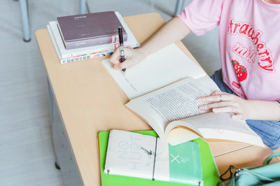 读2019年北京外国语大学在职研究生能拿什么证？