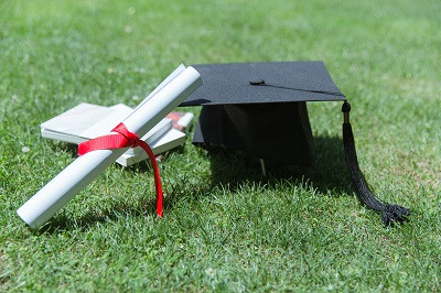2020年中国传媒大学在职研究生是先读后考的吗？