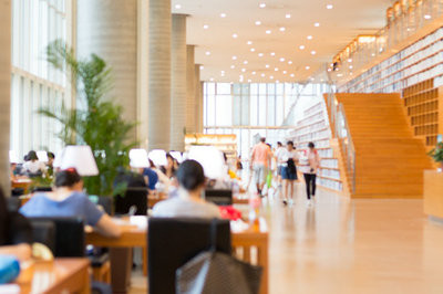 戏剧与影视学在职研究生适合大专毕业生学吗？