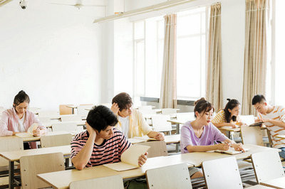 报考南方医科大学在职研究生申请学位证有考试吗？