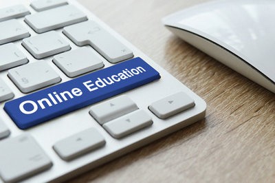 报考在职研究生哪种方式的学费会低一些？