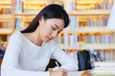 北京化工大学在职研究生授课方式是什么？节假日上课吗？