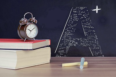 中国人民大学在职课程培训班是在周末上课吗？