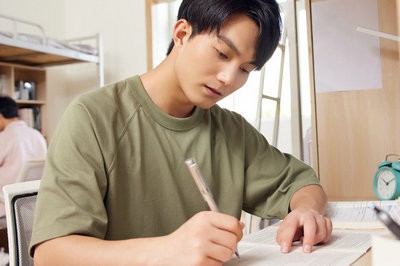 江西财经大学在职研究生报名有年龄限制吗？