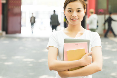 军队学历报考产业经济学在职研究生考试有难度吗？