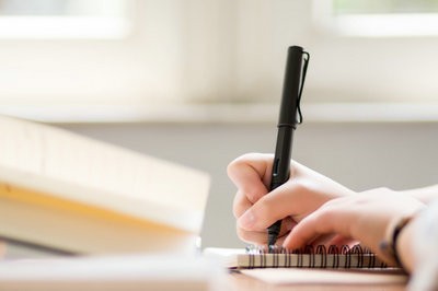 本科有学位报考中国科学院心理研究所课程研修班需要满足哪些条件？