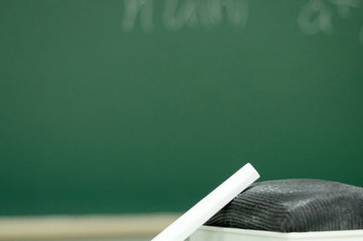 本科有学位报考广播电视艺术学在职研究生还需要工作经验吗？
