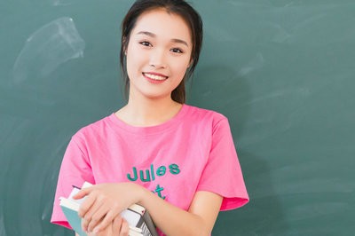 攻读重庆大学在职研究生可以参加公务员考试吗？