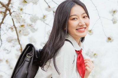 报考艺术设计学在职研究生能不能考公务员？