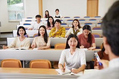 报考区域经济学在职研究生分数线高吗？