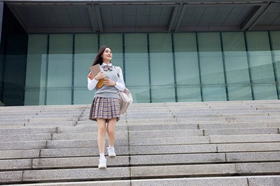 郑州大学护理学在职研究生报名流程是什么？