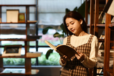 本科报考首都医科大学在职研究生有工作年限的要求吗？