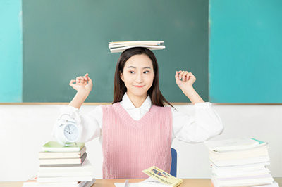 本科报考青岛科技大学在职研究生有工作年限的要求吗？