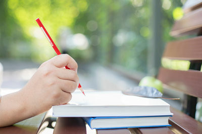 自考本科可以就读西南政法大学在职研究生吗？
