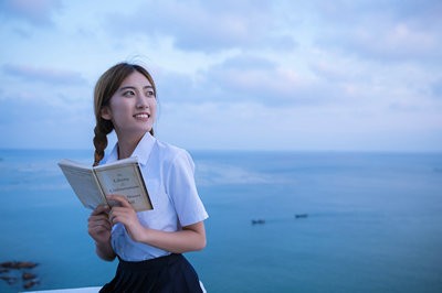 本科报考河北大学在职研究生有工作年限的要求吗？