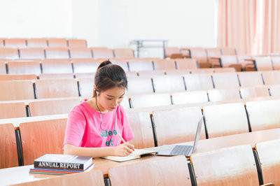 2024复旦大学在职研究生和全日制有什么不同？