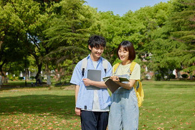 南方医科大学在职研究生考试时间和全日制一样吗？