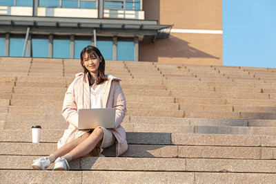 内蒙古民族大学在职研究生和全日制区别是什么？