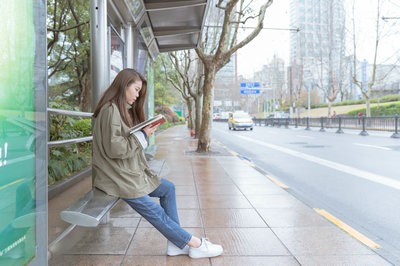 退伍军人能报考内蒙古民族大学在职研究生吗？