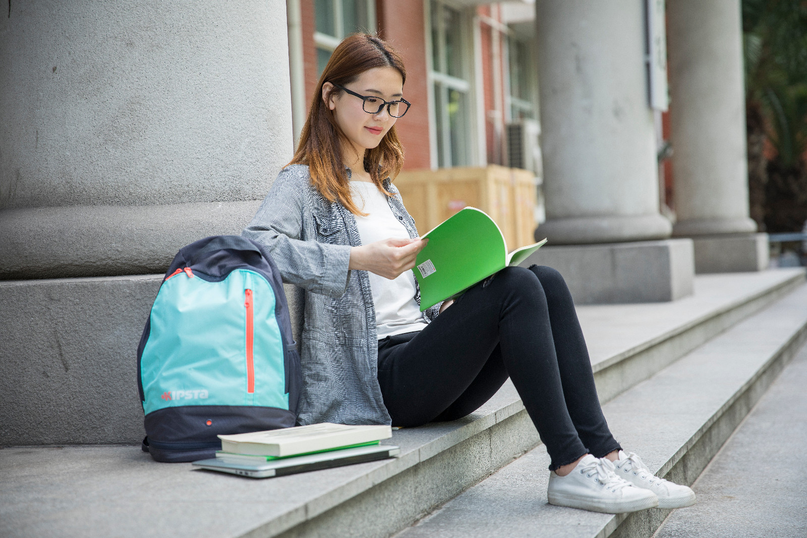 杭州电子科技大学在职研究生费用大概需要多少？