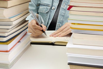 报考燕山大学在职研究生对年龄有限制吗？