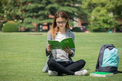 退伍军人能报考哈尔滨师范大学在职研究生吗？