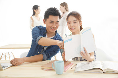 新乡医学院在职研究生报名方式是什么，入学需要考试吗？