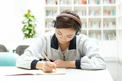西安外国语大学在职研究生毕业后是研究生学历吗，在国内受认可吗？