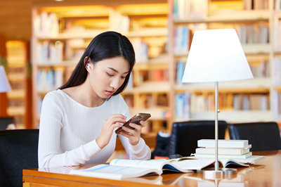 首都经济贸易大学在职研究生录取分数线是多少？