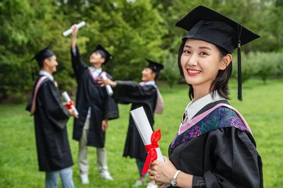 2025年甘肃中医药大学在职研究生上课方式是什么？