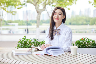 报考2025年汕头大学在职研究生能获得什么证？单位认可吗？