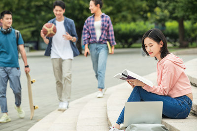 2025年南昌航空大学在职研究生入学方式是什么？