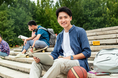 2025年广州中医药大学在职研究生入学方式是什么？