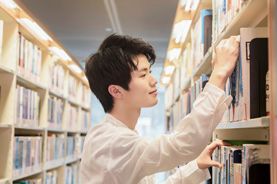 2025报考北京外国语大学在职研究生有什么优势？