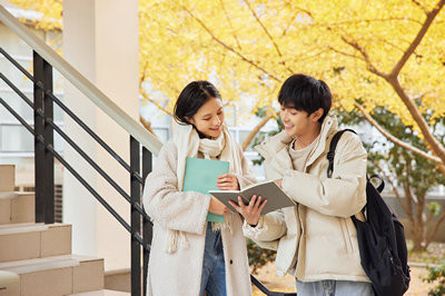 2025年大连大学在职研究生考试时间在什么时候？