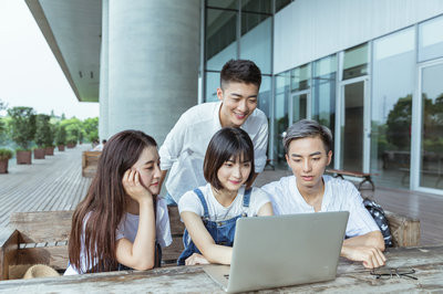 2025汕头大学在职研究生热招专业是哪些，怎么报名？