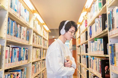 报考2025年武汉科技大学在职研究生上课方式是什么？