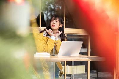 报考2025年对外经济贸易大学在职研究生上课方式是什么？