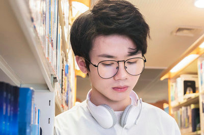 专科学历可以攻读应用经济学在职研究生吗？