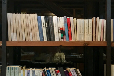 参加产业经济学在职研究生课程费用是多少？