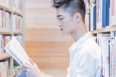 读2021年工商管理在职研究生怎样缴费？