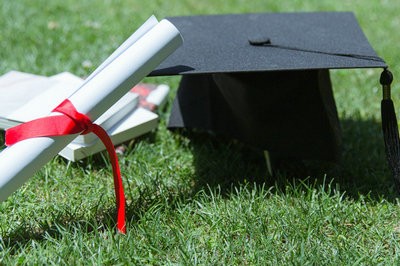 报考2022年华南师范大学在职研究生考试后要在什么时候答辩呢？