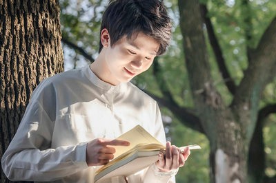 报考行政管理在职研究生能选择自己在家学习吗？