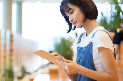2022年区域经济学在职研究生考试后要在什么时候答辩呢？