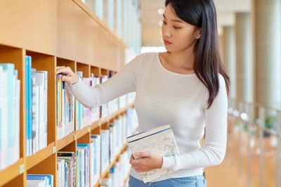 报考中国人民大学在职课程培训班要复习到什么程度？