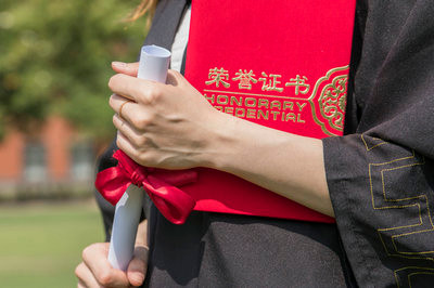河南财经政法大学在职研究生和全日制读研一样吗？