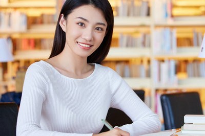 本科无学位是否可以报考中国人民大学在职课程培训班？