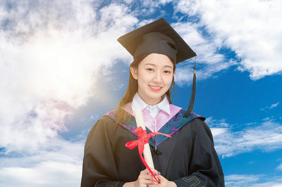 本届的应届生能够报考首都经济贸易大学在职课程培训班吗？